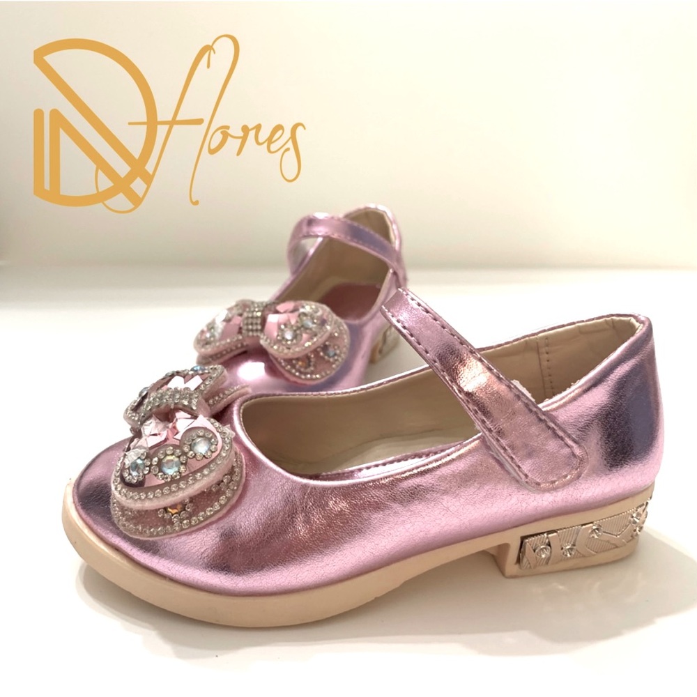 NWOT Girl Shoes Size 10 small adjustment